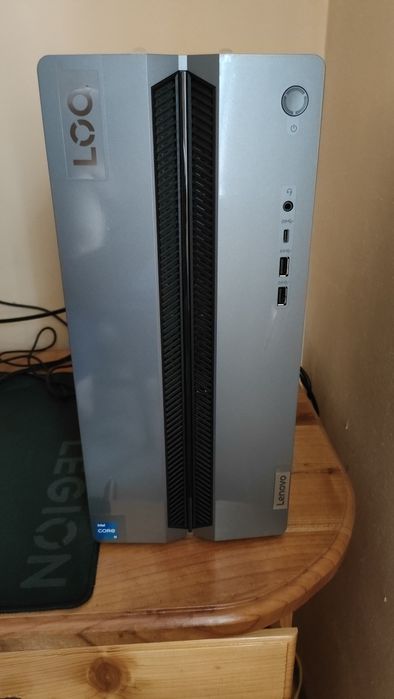 Vând sistem desktop și monitor Lenovo