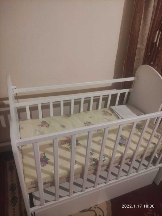 Продам детскую кроватку