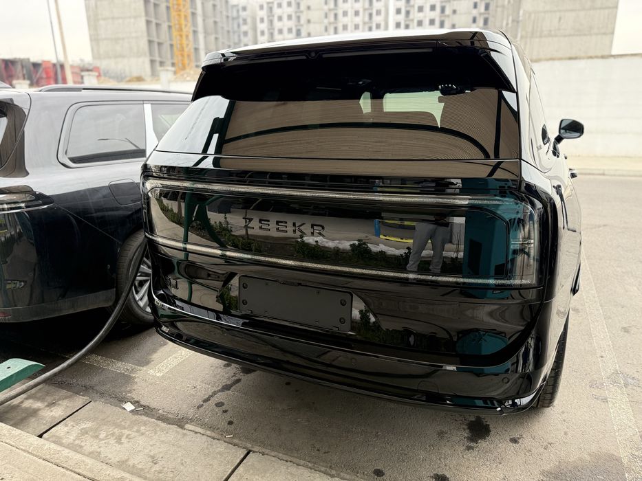 Zeekr 9X Ultra 70 kWt с доплнительными опциями. В наличии.