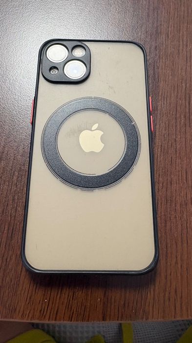 Телефон  iPhone 13