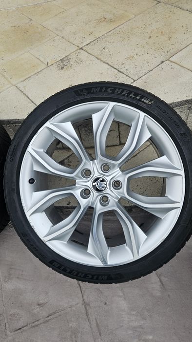Vând jante Skoda R19