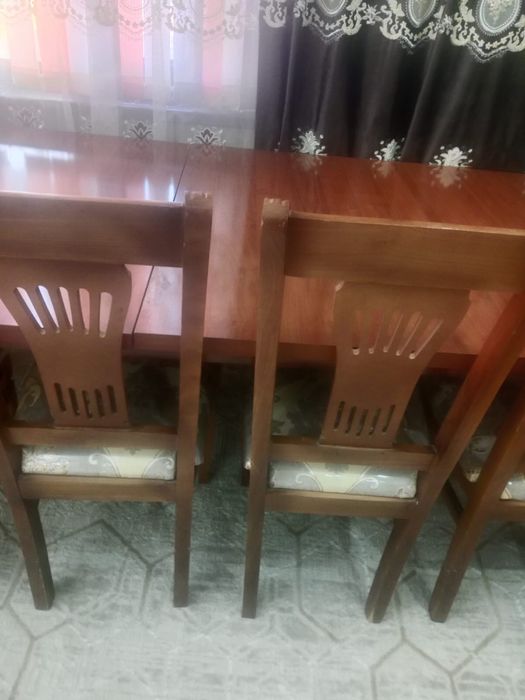 Стенка и стол стулья