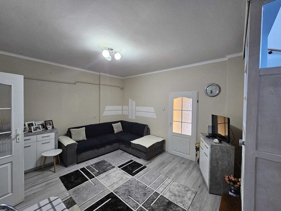 Casă renovată pe exterior, cu curte și grădină – Câmpia Turzii