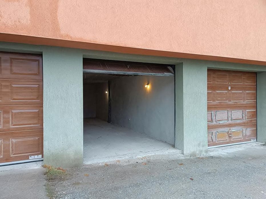 Дава се под наем Гараж / Паркомясто в Велико Търново, Център - 34 кв.м за 102 € - Снимка #1