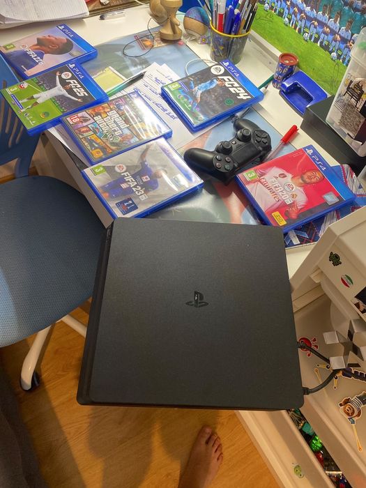Vand ps 4 slim cu jocuri