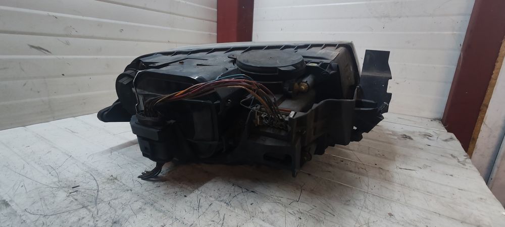 Far vw Touareg 300lei buc