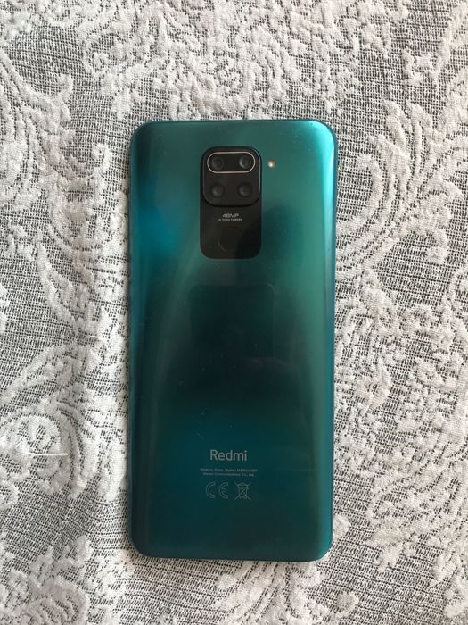 Телефон Редми в хорошем состояние