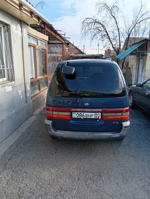 Минивэн Ниссан серена