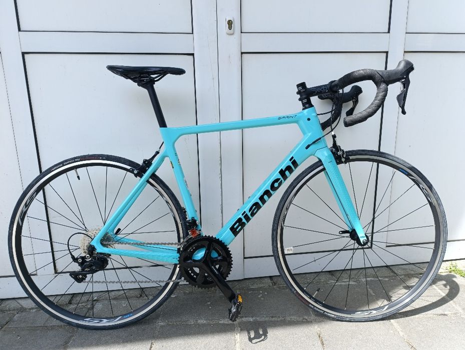 Карбонов шосеен велосипед Bianchi Sprint 105