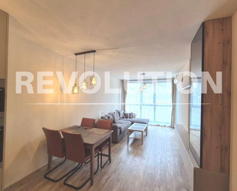 Дава се под наем Двустаен апартамент в Варна, Център - 60 кв.м за 650 € - Снимка #1