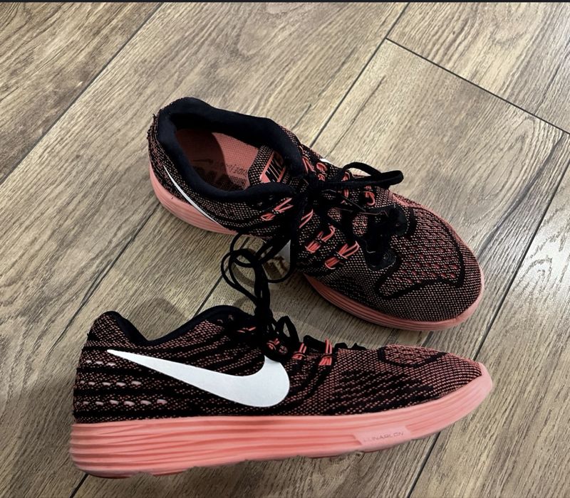 Nike оригинал женские кроссовки 39