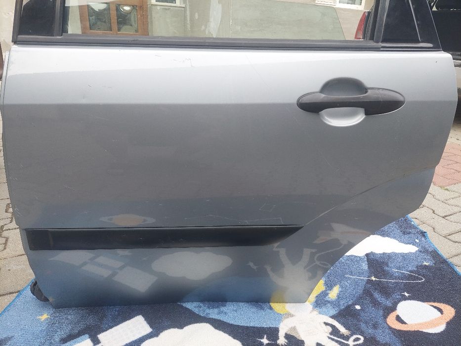 Usa spate stanga ,ford focus break.Fara rugina.