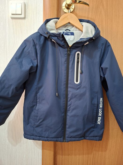 Продам куртку детскую весна осень 136/146