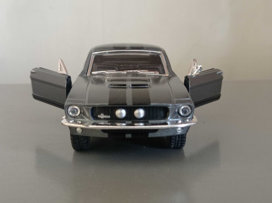 Коллекционная модель Ford Shelby, масштаб 1:36