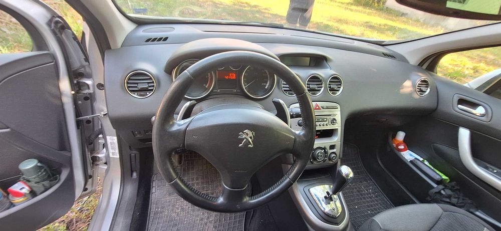 Peugeot 308 SW 1.6 HDi Автоматик 2012 – повреден двигател НА ЧАСТИ