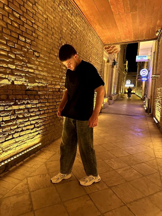 Белая стильная футболка  универсальный вариант