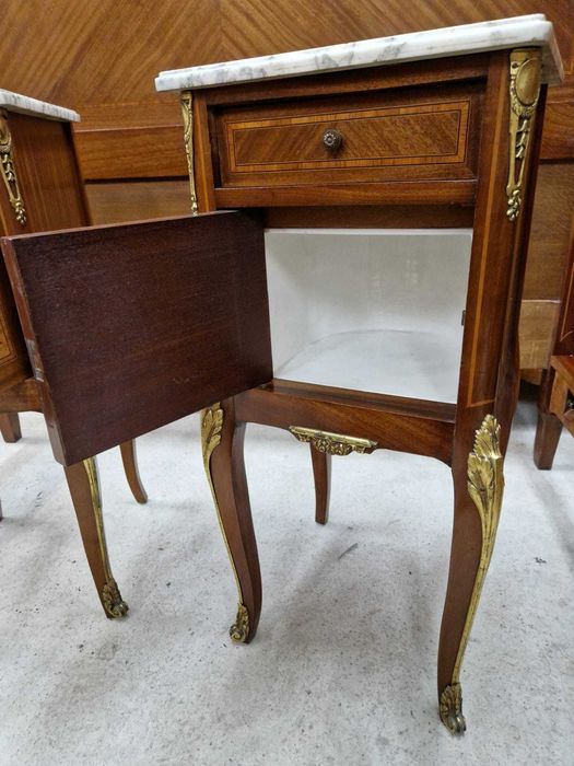 Махагонова френска спалня с два броя нощни шкафчета в стил "ЛУИ XVI"