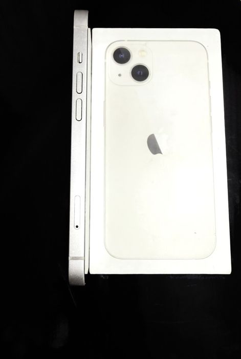 Apple iPhone 13.