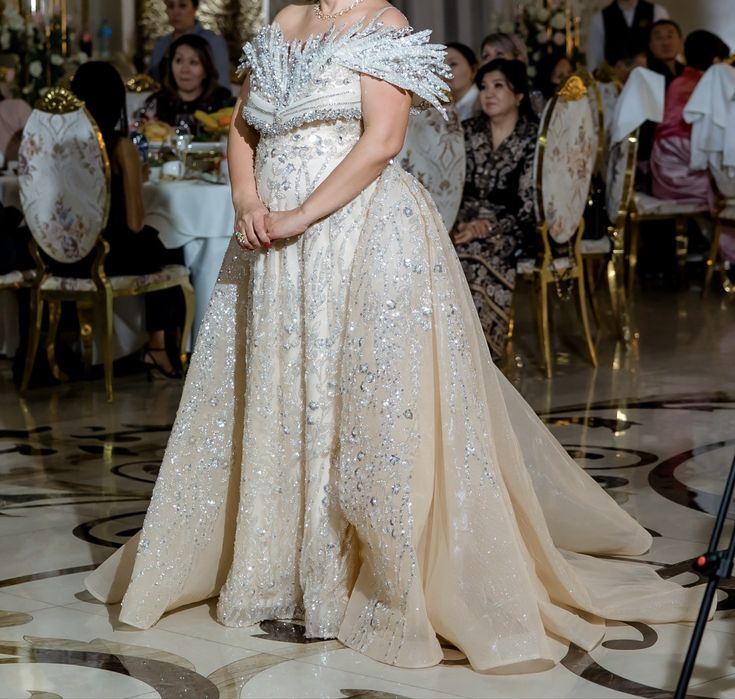 Вечернее нарядное платье