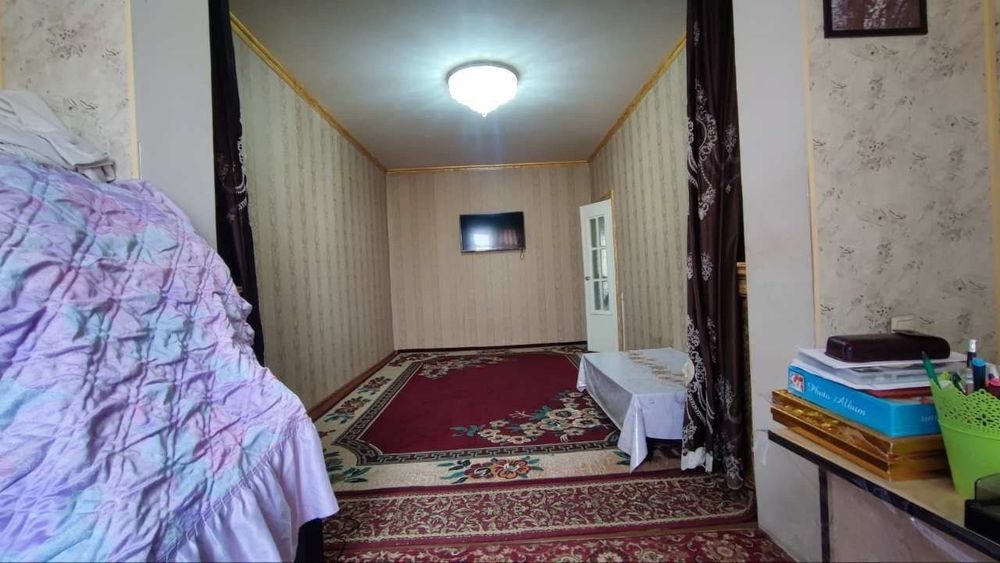 Bez makler Srochno 2 xonali Kvartira sotiladi.