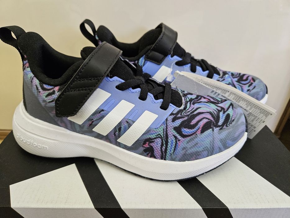 Нови детски маратонки Adidas  26,29,31,32,33