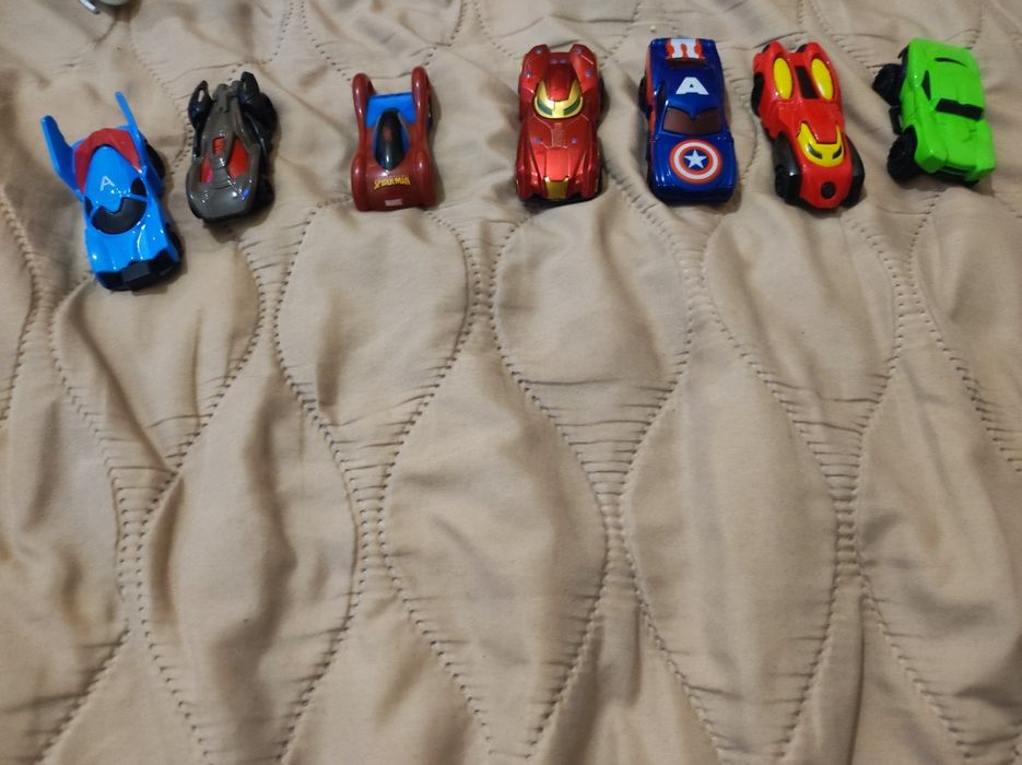 Метални        колички