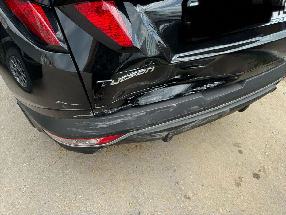 Продам бампер и крышку оригинал