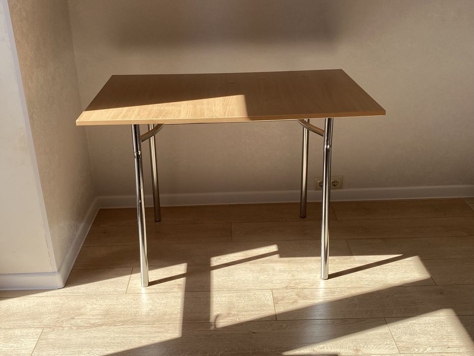 Стол кухонный состояние отличный