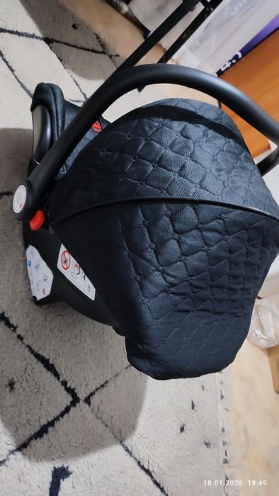 Продам автолюльку новая