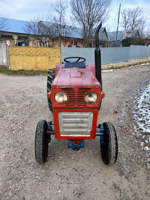 Vând tractor vr445  cutie de viteze 2 manete