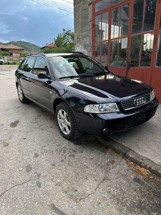 Продавам Ауди а4