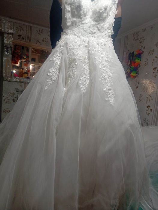 Продам новые платья