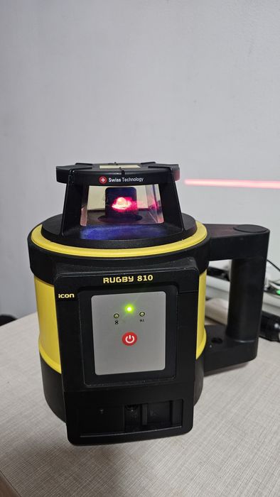 Vând laser leica 610-810