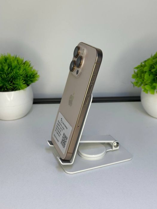 Телефон iPhone 16 Pro