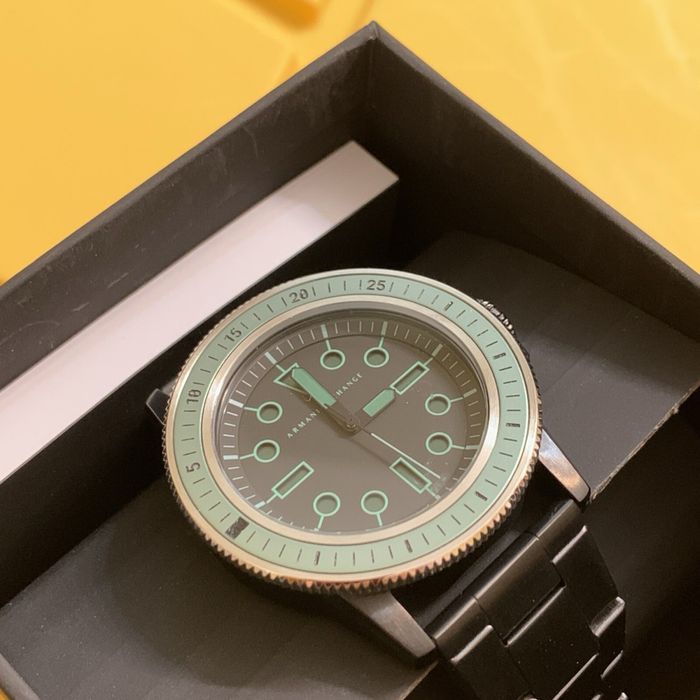 Продам часы Armani AX1858