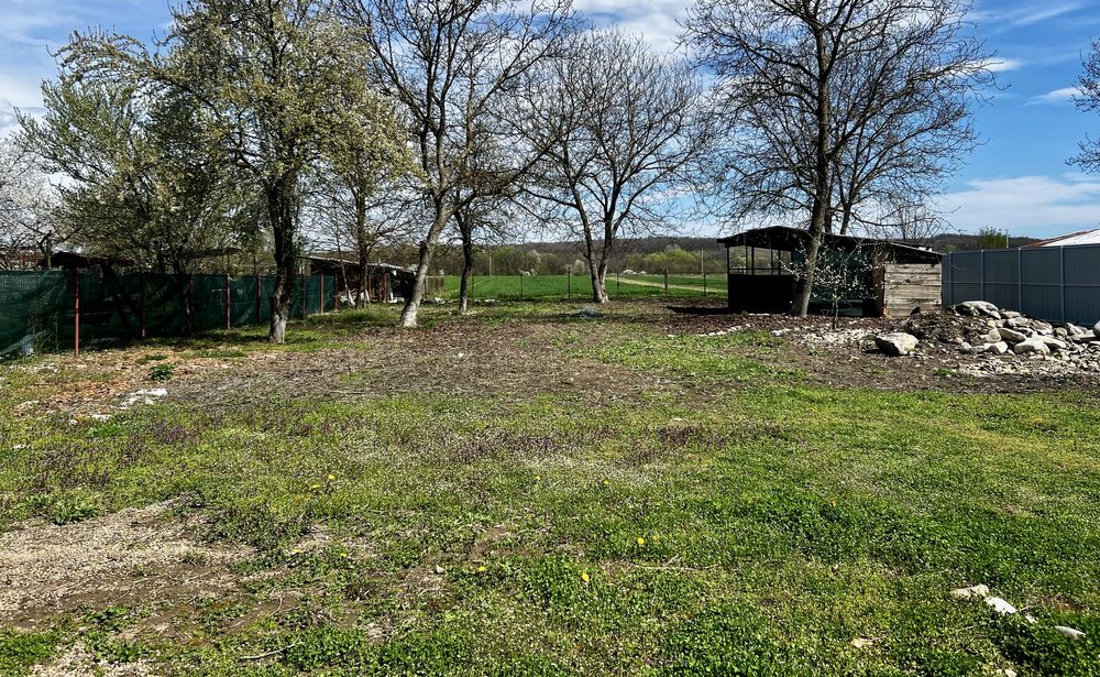 Casa de renovat+teren 1000mp in Arcani(sat Câmpofeni)