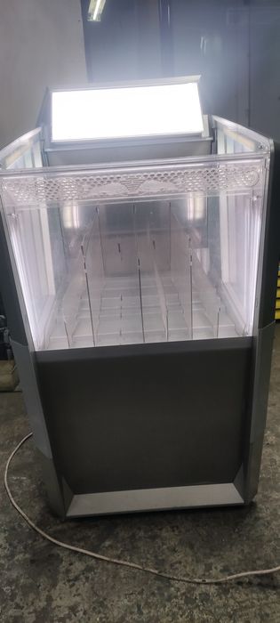 Промоционална хладилна витрина