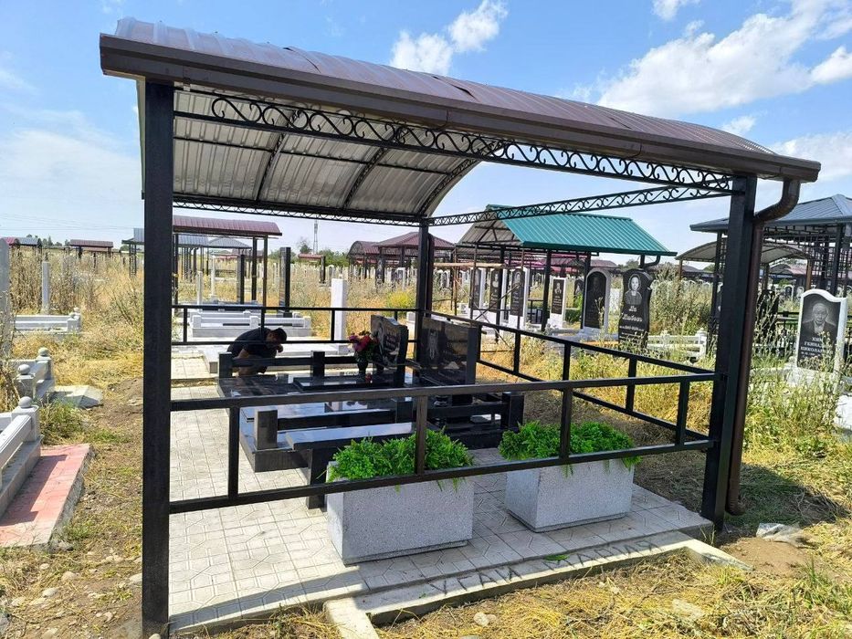 Навесы и беседки на кладбище