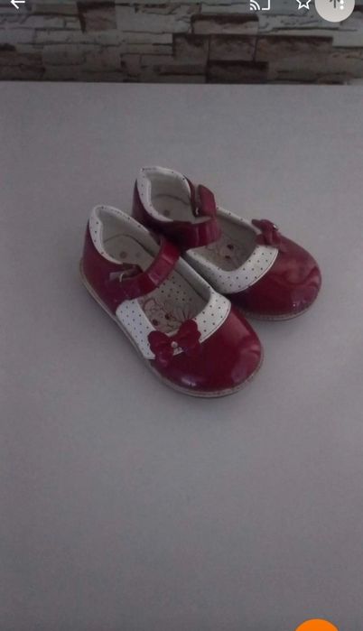 Продам детскую обувь
