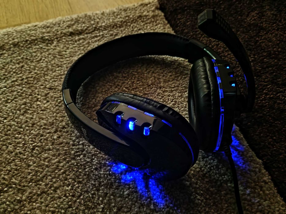 Set Gaming 4 în 1 i-JMB - Tastatura LED, Mouse, Mousepad + Căști .