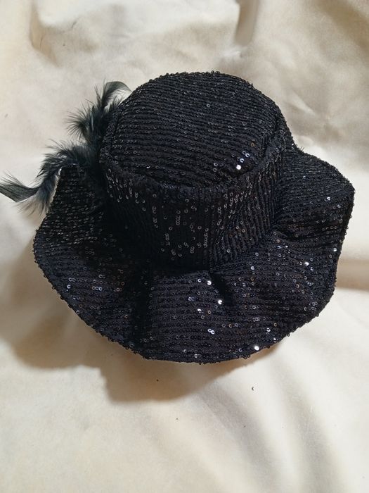 Шляпы разные, фуражки карнавальные в наличии и на заказ