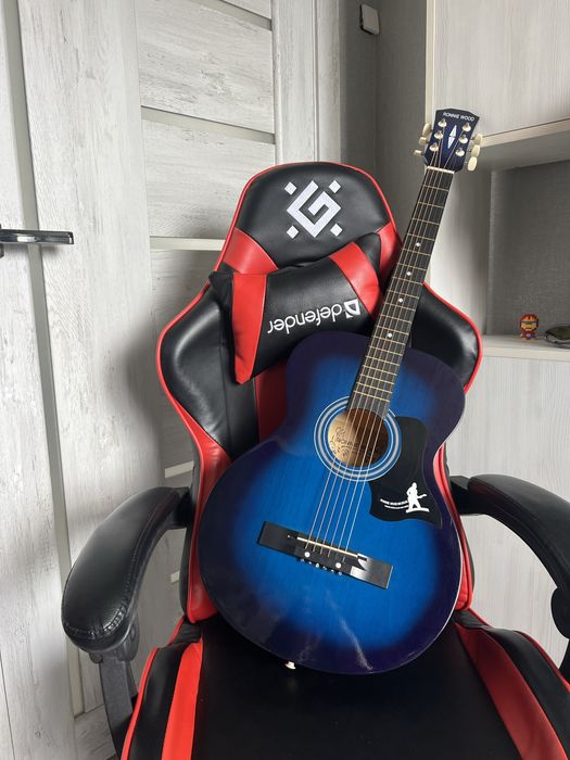 Продам гитару с чехлом