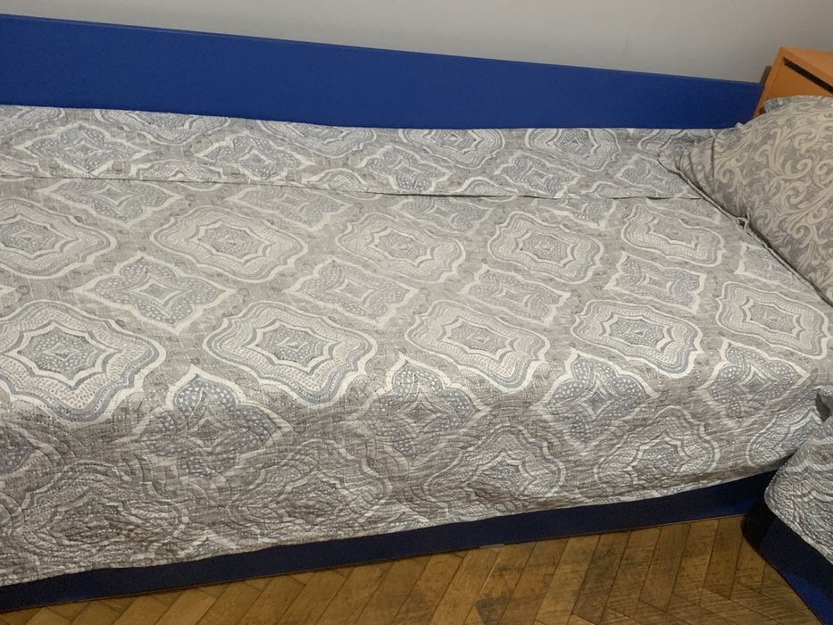 Секция, две легла и ракла