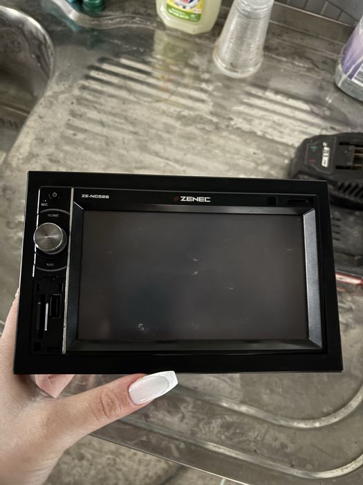 Провдавам мултимедия  Zenec