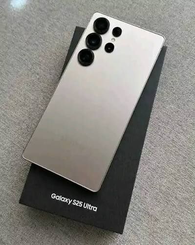 Продам Galaxy S25 Ultra в идеальном состояние