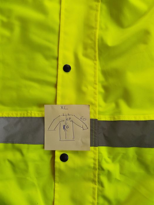 Работни якета чисто нови  . Елека е също нов