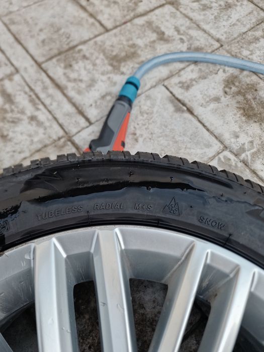 OFERTA! Vând Jante originale Volkswagen + anvelope iarnă Bridgestone Blizzak LM005 205/55 R16 – set complet