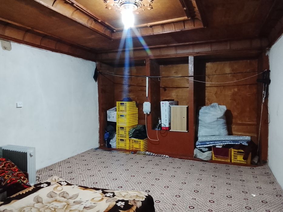 3 sotix 4 xonali uy sotiladi