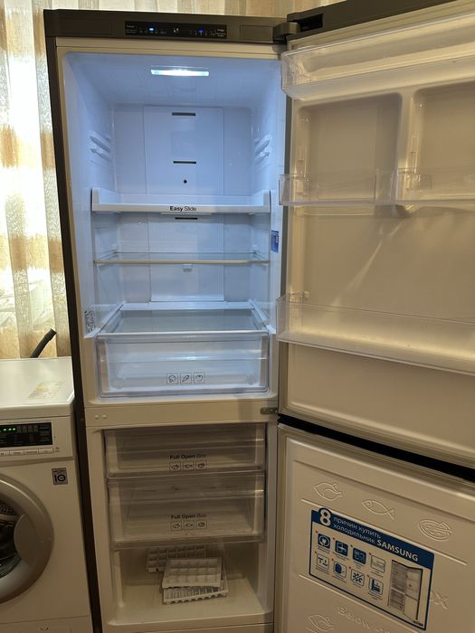 Холодильник Samsung