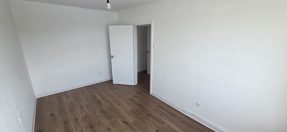 Propietar, vând apartament renovat, etaj 2, zona Terezian, str. Lungă